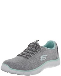 graue Turnschuhe von Skechers