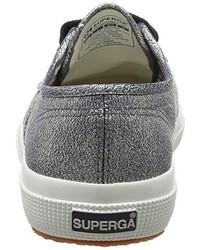 graue Turnschuhe von Superga