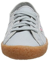 graue Turnschuhe von Superga