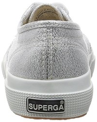 graue Turnschuhe von Superga