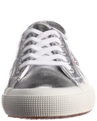 graue Turnschuhe von Superga