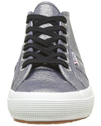 graue Turnschuhe von Superga