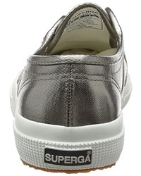 graue Turnschuhe von Superga