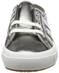 graue Turnschuhe von Superga