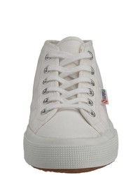 graue Turnschuhe von Superga