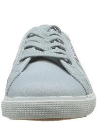 graue Turnschuhe von Superga