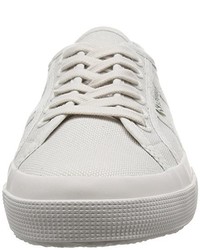 graue Turnschuhe von Superga