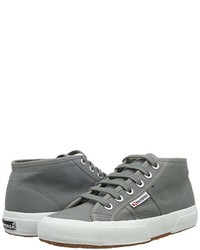 graue Turnschuhe von Superga