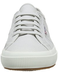 graue Turnschuhe von Superga