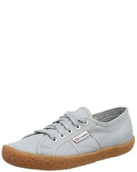 graue Turnschuhe von Superga