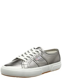 graue Turnschuhe von Superga