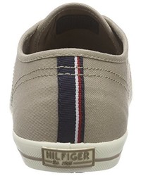 graue Turnschuhe von Tommy Hilfiger