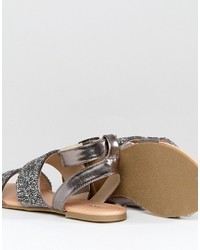 graue verzierte flache Sandalen von Asos