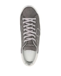 graue verzierte Wildleder niedrige Sneakers von Philippe Model Paris