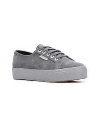 graue Wildleder niedrige Sneakers von Superga