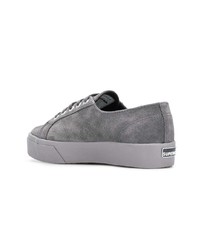 graue Wildleder niedrige Sneakers von Superga