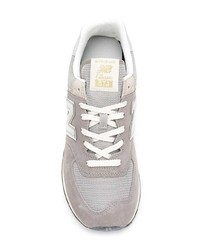 graue Wildleder niedrige Sneakers von New Balance