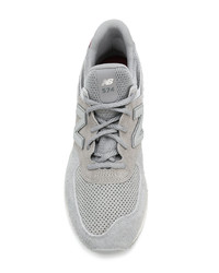 graue Wildleder niedrige Sneakers von New Balance