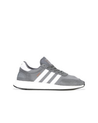 graue Wildleder niedrige Sneakers von adidas