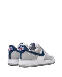 graue Wildleder niedrige Sneakers von Nike