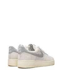 graue Wildleder niedrige Sneakers von Nike