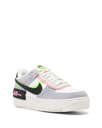 graue Wildleder niedrige Sneakers von Nike