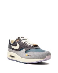 graue Wildleder niedrige Sneakers von Nike