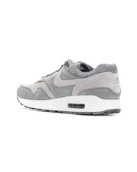 graue Wildleder niedrige Sneakers von Nike