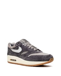 graue Wildleder niedrige Sneakers von Nike