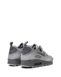 graue Wildleder niedrige Sneakers von Nike