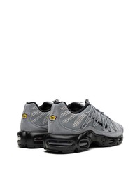 graue Wildleder niedrige Sneakers von Nike