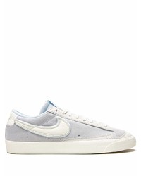 graue Wildleder niedrige Sneakers von Nike