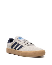 graue Wildleder niedrige Sneakers von adidas