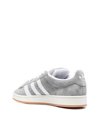 graue Wildleder niedrige Sneakers von adidas