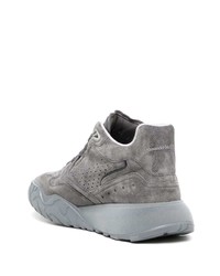 graue Wildleder niedrige Sneakers von Alexander McQueen