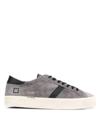 graue Wildleder niedrige Sneakers von D.A.T.E