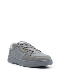 graue Wildleder niedrige Sneakers von Axel Arigato