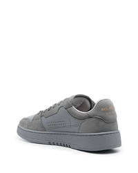 graue Wildleder niedrige Sneakers von Axel Arigato