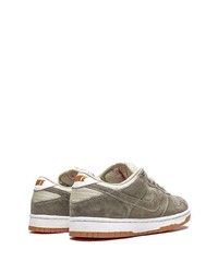 graue Wildleder niedrige Sneakers von Nike