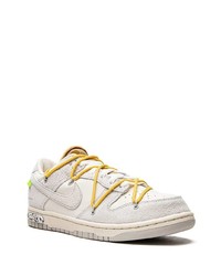 graue Wildleder niedrige Sneakers von Nike