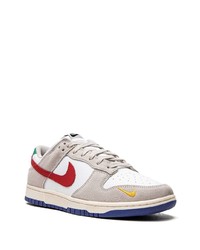 graue Wildleder niedrige Sneakers von Nike