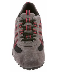 graue Wildleder niedrige Sneakers von Geox