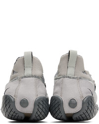 graue Wildleder niedrige Sneakers von Nike