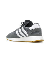 graue Wildleder niedrige Sneakers von adidas