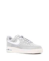 graue Wildleder niedrige Sneakers von Nike