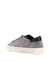 graue Wildleder niedrige Sneakers von D.A.T.E