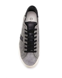 graue Wildleder niedrige Sneakers von D.A.T.E