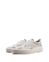 graue Wildleder niedrige Sneakers von Fear Of God