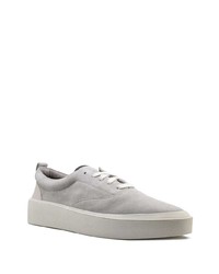 graue Wildleder niedrige Sneakers von Fear Of God