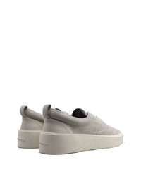 graue Wildleder niedrige Sneakers von Fear Of God